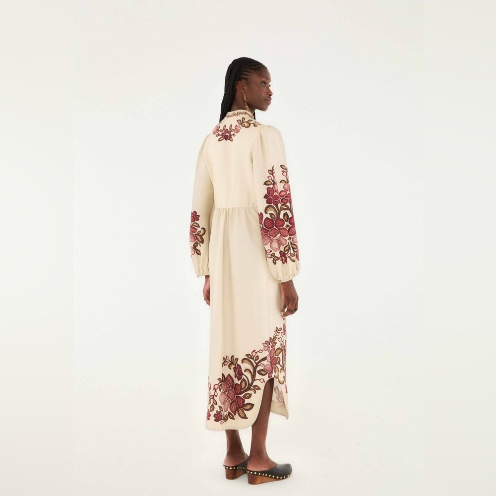 Farm Rio: Sand Renata Floral Long Sleeve
Midi Dress - Picture 2 of 16